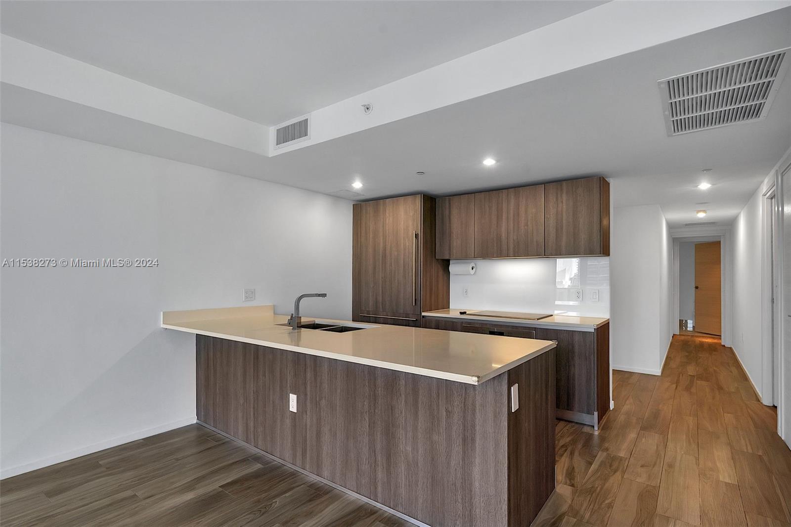 801 S Miami Ave 4404, Miami, Florida 33130, 3 Bedrooms Bedrooms, ,3 BathroomsBathrooms,Residentiallease,For Rent,801 S Miami Ave 4404,A11538273