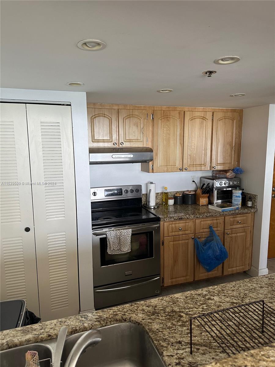 7601 E Treasure Dr 1216, North Bay Village, Florida 33141, 2 Bedrooms Bedrooms, ,2 BathroomsBathrooms,Residential,For Sale,7601 E Treasure Dr 1216,A11539509