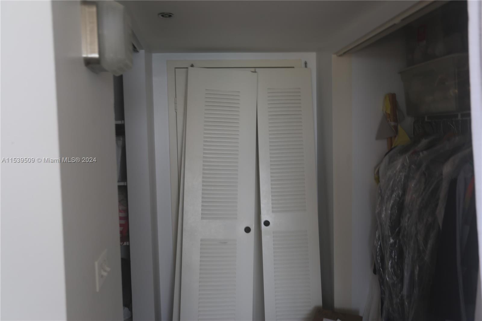 7601 E Treasure Dr 1216, North Bay Village, Florida 33141, 2 Bedrooms Bedrooms, ,2 BathroomsBathrooms,Residential,For Sale,7601 E Treasure Dr 1216,A11539509