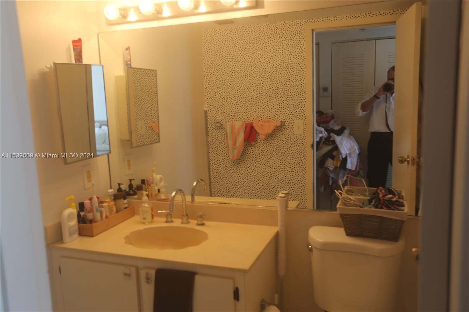 7601 E Treasure Dr 1216, North Bay Village, Florida 33141, 2 Bedrooms Bedrooms, ,2 BathroomsBathrooms,Residential,For Sale,7601 E Treasure Dr 1216,A11539509