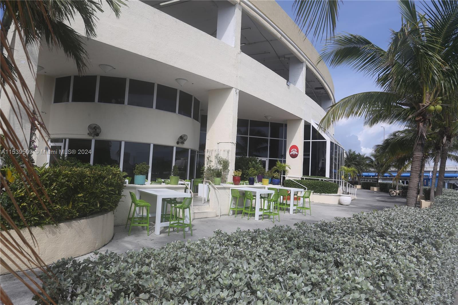 Water view Bar and restaurant premises