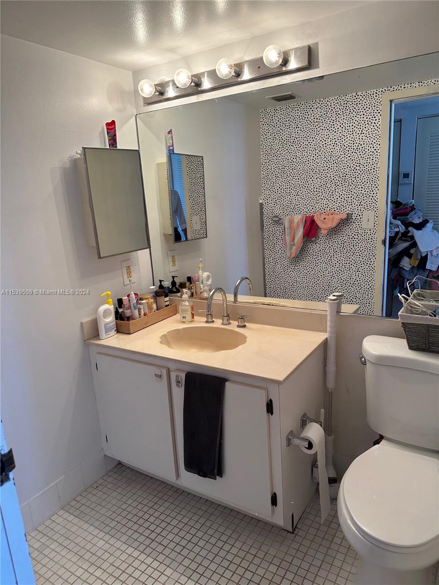 7601 E Treasure Dr 1216, North Bay Village, Florida 33141, 2 Bedrooms Bedrooms, ,2 BathroomsBathrooms,Residential,For Sale,7601 E Treasure Dr 1216,A11539509