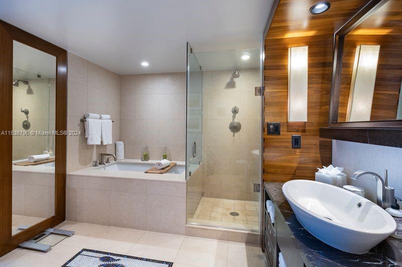 6801 Collins Ave 610, Miami Beach, Florida 33141, 1 Bedroom Bedrooms, ,1 BathroomBathrooms,Residentiallease,For Rent,6801 Collins Ave 610,A11538796