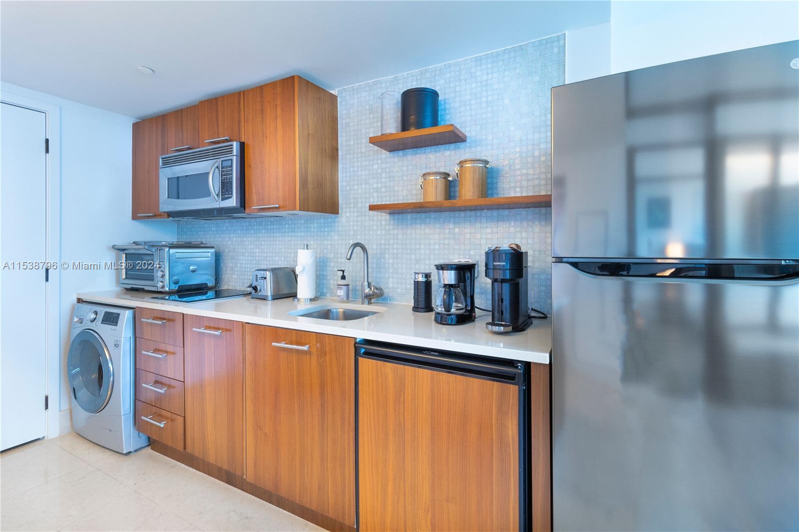 6801 Collins Ave 610, Miami Beach, Florida 33141, 1 Bedroom Bedrooms, ,1 BathroomBathrooms,Residentiallease,For Rent,6801 Collins Ave 610,A11538796