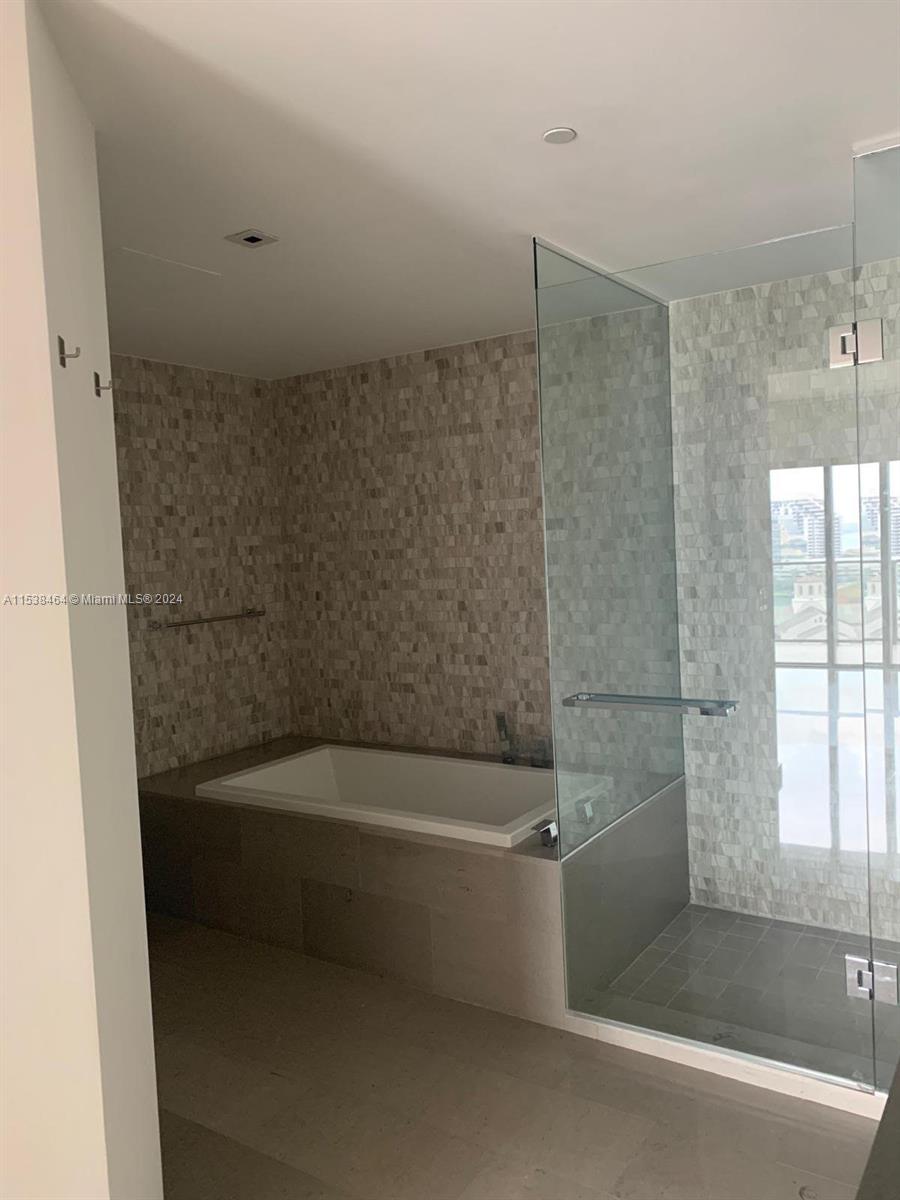 68 SE 6th St 807, Miami, Florida 33131, 2 Bedrooms Bedrooms, ,2 BathroomsBathrooms,Residentiallease,For Rent,68 SE 6th St 807,A11538464