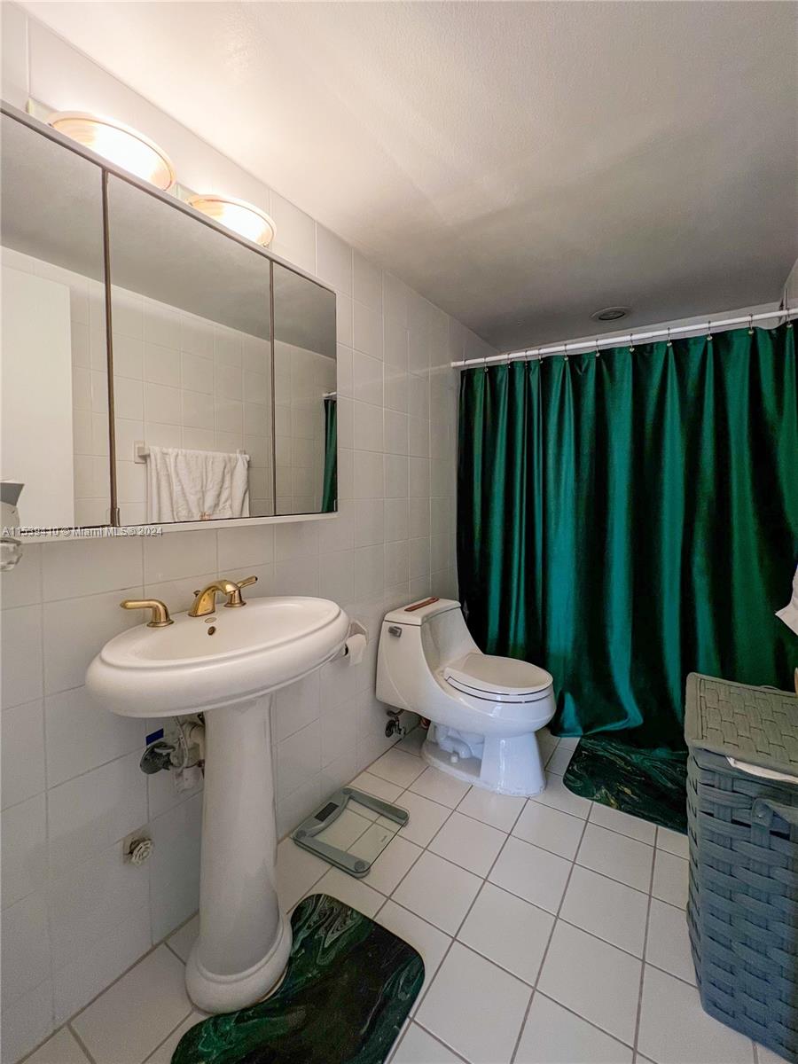 2500 Parkview Dr 1504, Hallandale Beach, Florida 33009, 1 Bedroom Bedrooms, ,1 BathroomBathrooms,Residential,For Sale,2500 Parkview Dr 1504,A11539410