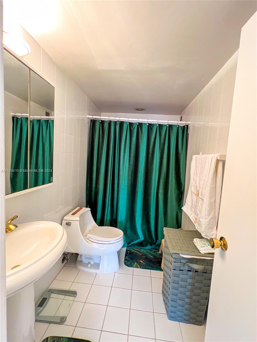 2500 Parkview Dr 1504, Hallandale Beach, Florida 33009, 1 Bedroom Bedrooms, ,1 BathroomBathrooms,Residential,For Sale,2500 Parkview Dr 1504,A11539410