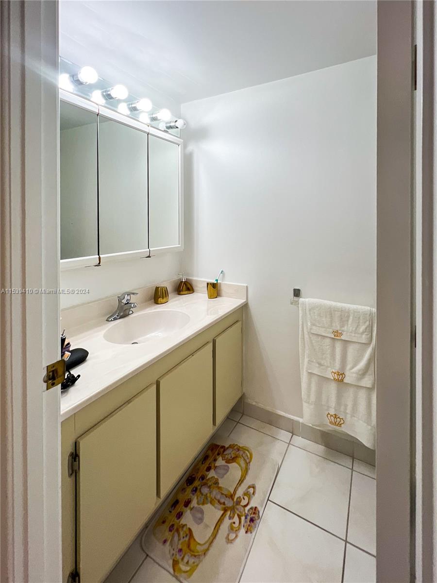 2500 Parkview Dr 1504, Hallandale Beach, Florida 33009, 1 Bedroom Bedrooms, ,1 BathroomBathrooms,Residential,For Sale,2500 Parkview Dr 1504,A11539410