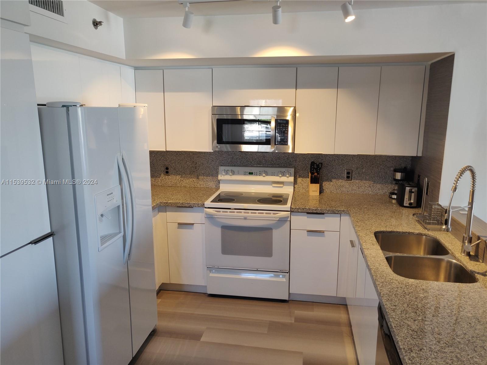 19999 Country Club Dr, Aventura, FL, 33180 United States, 3 Bedrooms Bedrooms, ,2 BathroomsBathrooms,Residential,For Sale,Country Club Dr,A11539532