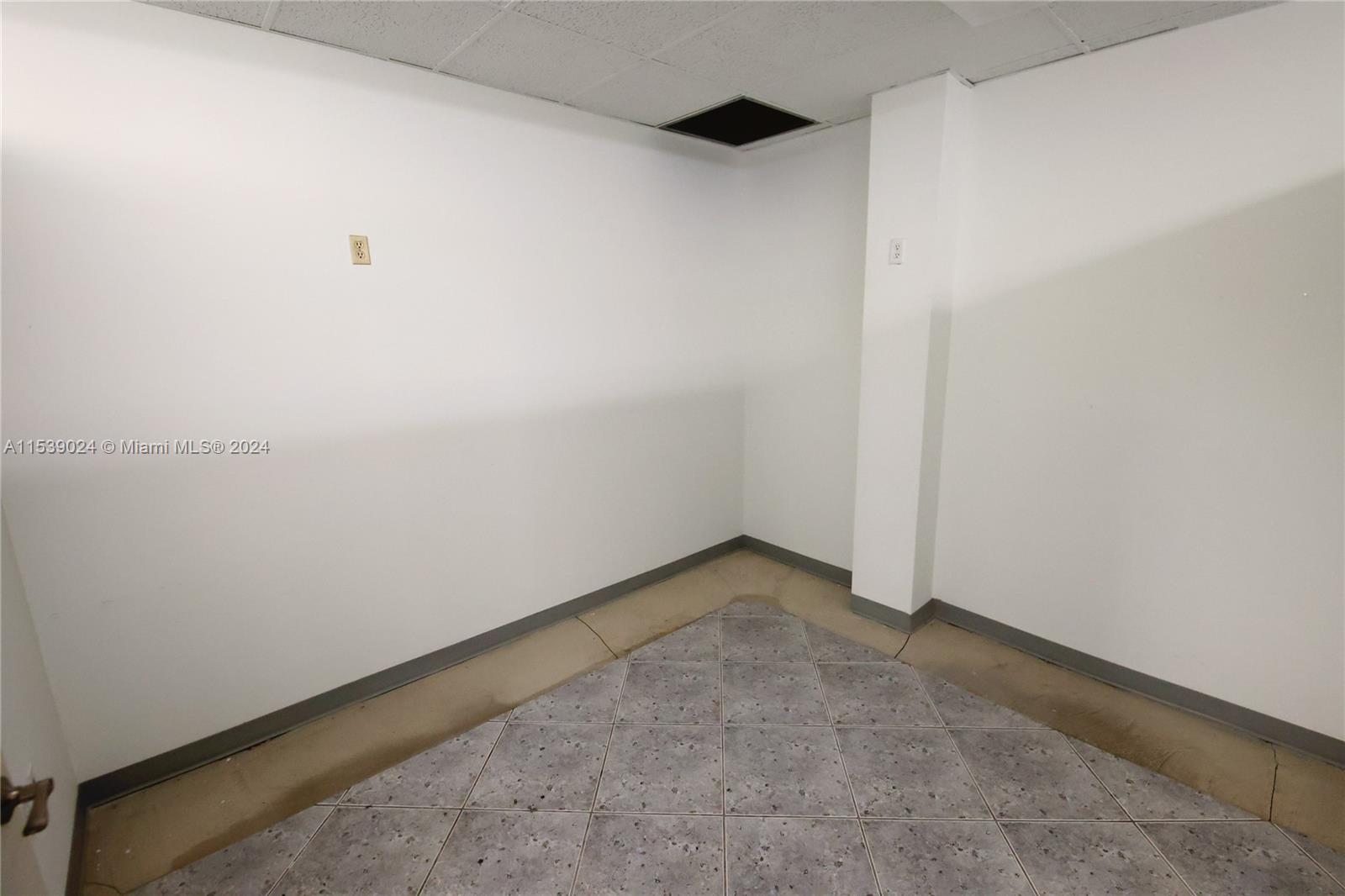 1950 S Ocean Dr L1, Hallandale Beach, Florida 33009, ,Commerciallease,For Rent,1950 S Ocean Dr L1,A11539024