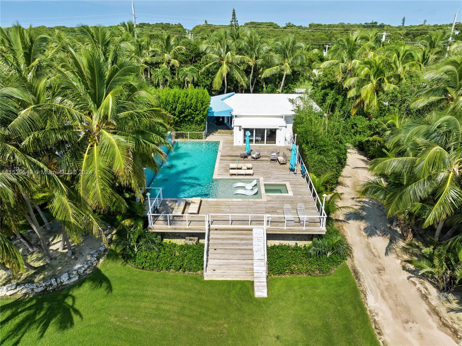 Guest House and pool
