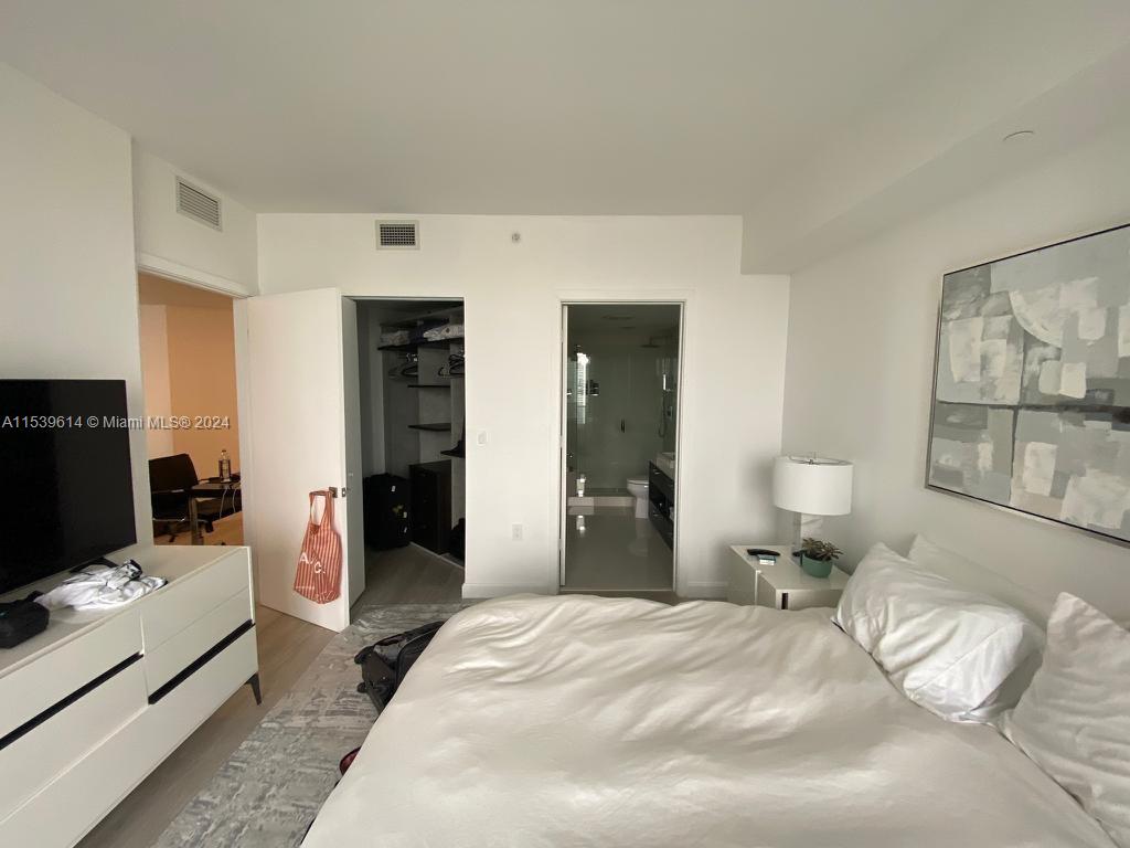 45 SW 9th St 2601, Miami, Florida 33130, 2 Bedrooms Bedrooms, ,2 BathroomsBathrooms,Residentiallease,For Rent,45 SW 9th St 2601,A11539614