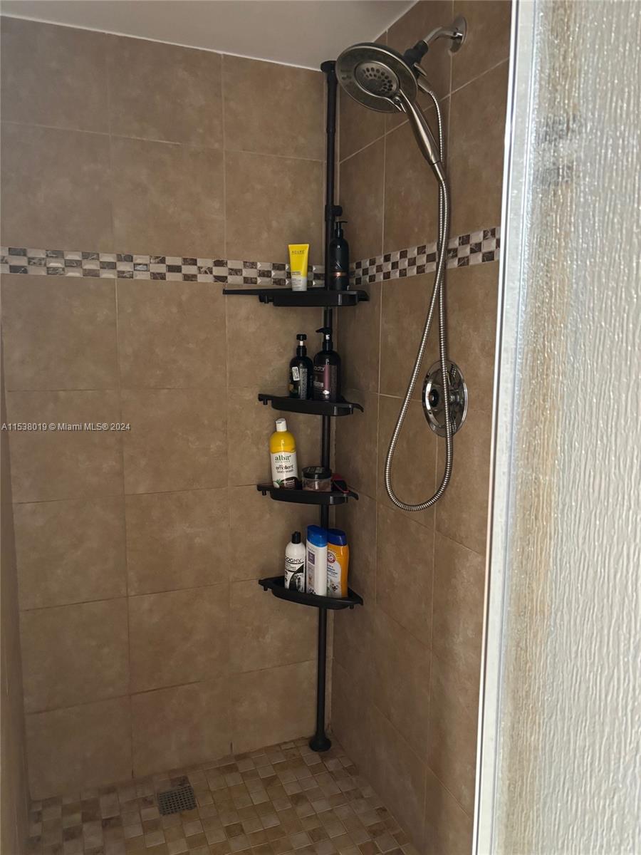 1865 S Ocean Dr 12N, Hallandale Beach, Florida 33009, 1 Bedroom Bedrooms, ,2 BathroomsBathrooms,Residentiallease,For Rent,1865 S Ocean Dr 12N,A11538019