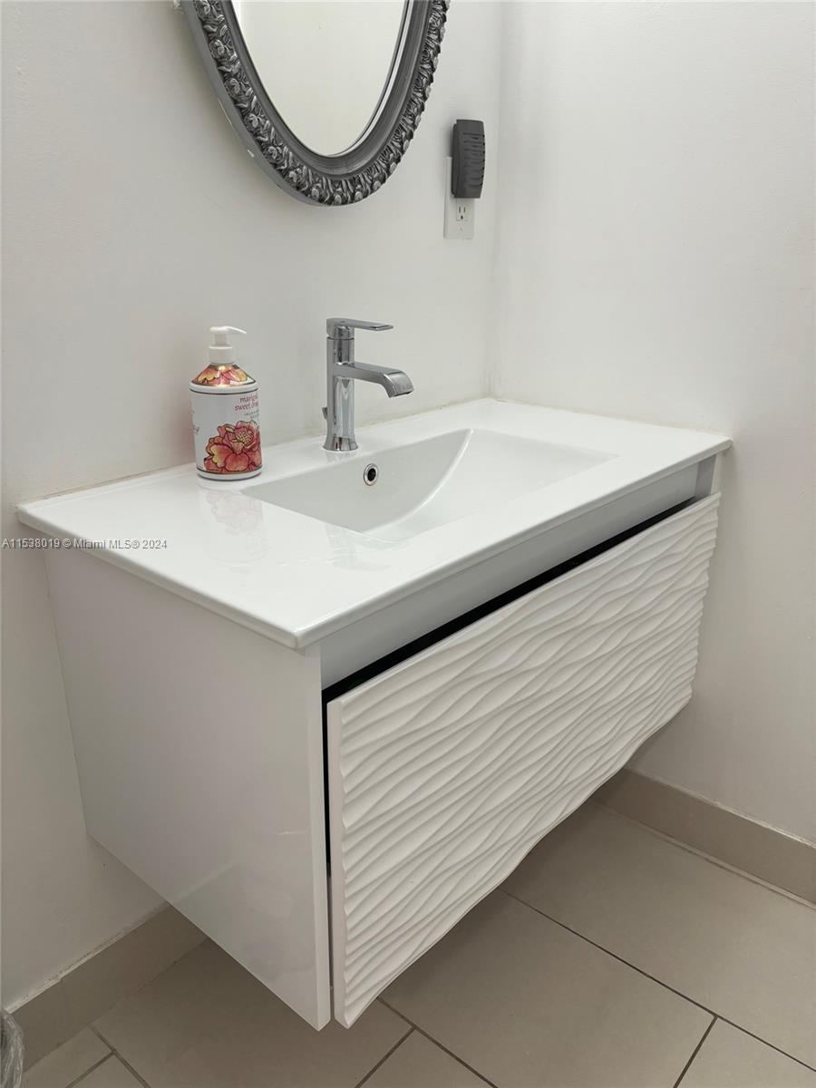 1865 S Ocean Dr 12N, Hallandale Beach, Florida 33009, 1 Bedroom Bedrooms, ,2 BathroomsBathrooms,Residentiallease,For Rent,1865 S Ocean Dr 12N,A11538019