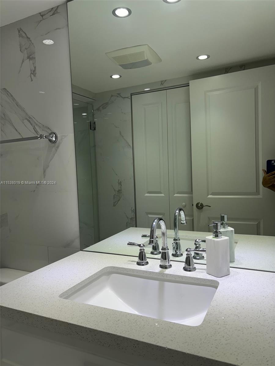 1865 S Ocean Dr 12N, Hallandale Beach, Florida 33009, 1 Bedroom Bedrooms, ,2 BathroomsBathrooms,Residentiallease,For Rent,1865 S Ocean Dr 12N,A11538019