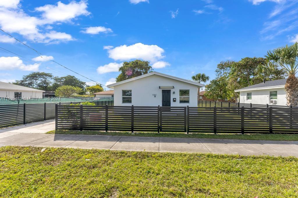 1001 NW 4th Ave, Pompano Beach, Florida 33060, 2 Bedrooms Bedrooms, ,1 BathroomBathrooms,Residentiallease,For Rent,1001 NW 4th Ave,A11539483