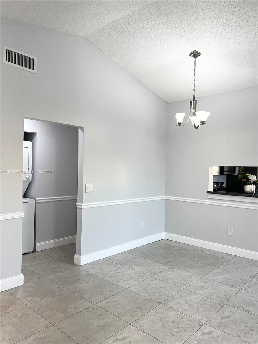 1017 Washington Cir 1017A, Homestead, Florida 33034, 3 Bedrooms Bedrooms, ,2 BathroomsBathrooms,Residentiallease,For Rent,1017 Washington Cir 1017A,A11539627