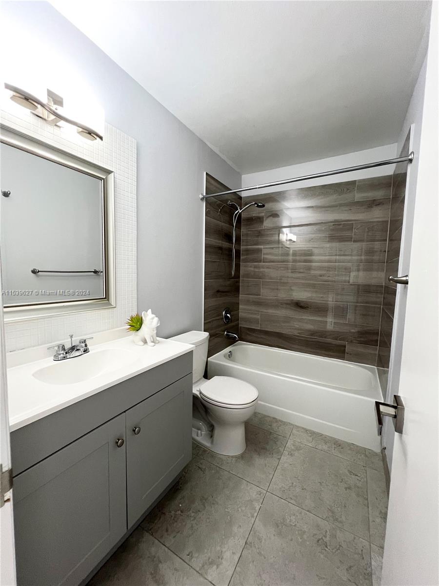 1017 Washington Cir 1017A, Homestead, Florida 33034, 3 Bedrooms Bedrooms, ,2 BathroomsBathrooms,Residentiallease,For Rent,1017 Washington Cir 1017A,A11539627