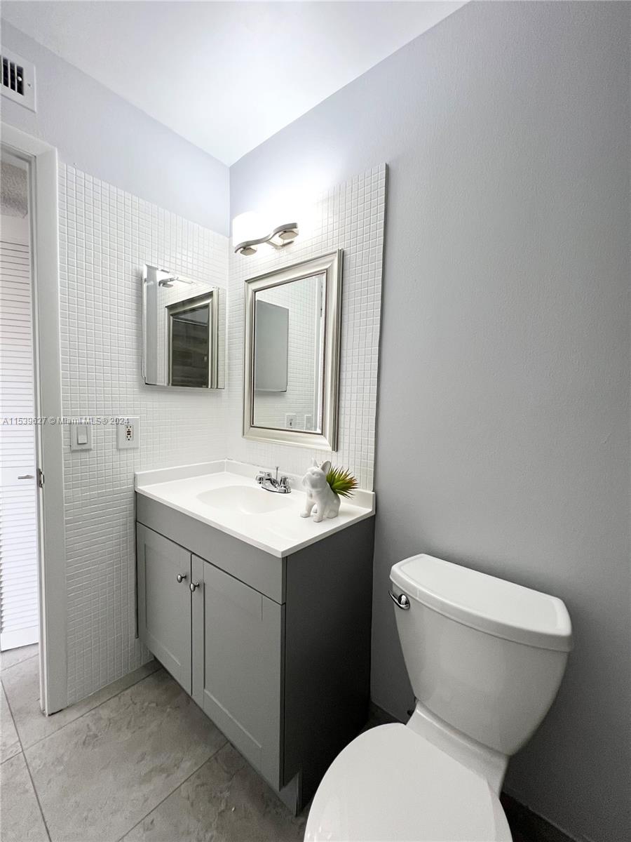 1017 Washington Cir 1017A, Homestead, Florida 33034, 3 Bedrooms Bedrooms, ,2 BathroomsBathrooms,Residentiallease,For Rent,1017 Washington Cir 1017A,A11539627