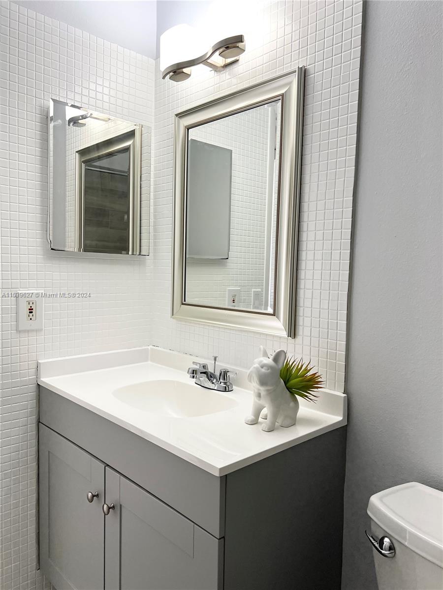 1017 Washington Cir 1017A, Homestead, Florida 33034, 3 Bedrooms Bedrooms, ,2 BathroomsBathrooms,Residentiallease,For Rent,1017 Washington Cir 1017A,A11539627