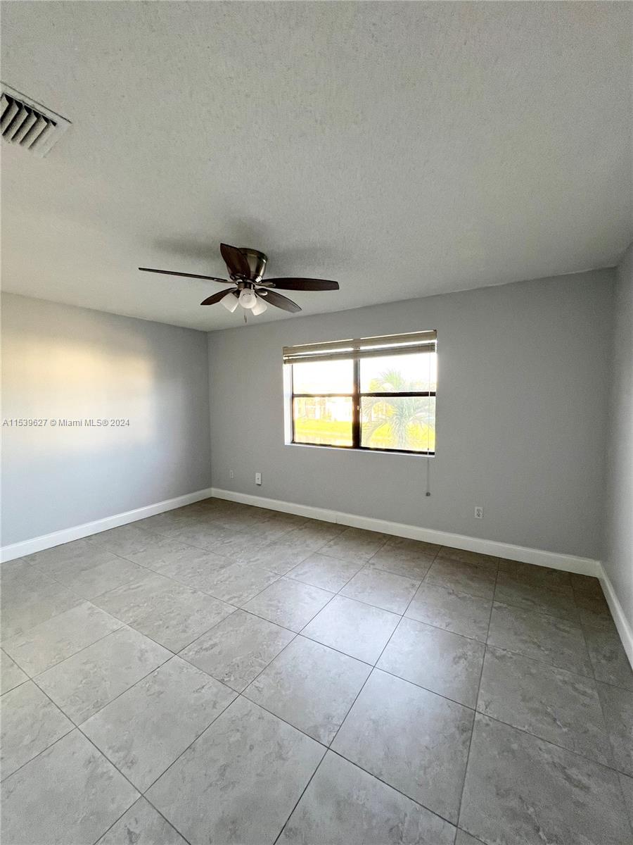 1017 Washington Cir 1017A, Homestead, Florida 33034, 3 Bedrooms Bedrooms, ,2 BathroomsBathrooms,Residentiallease,For Rent,1017 Washington Cir 1017A,A11539627