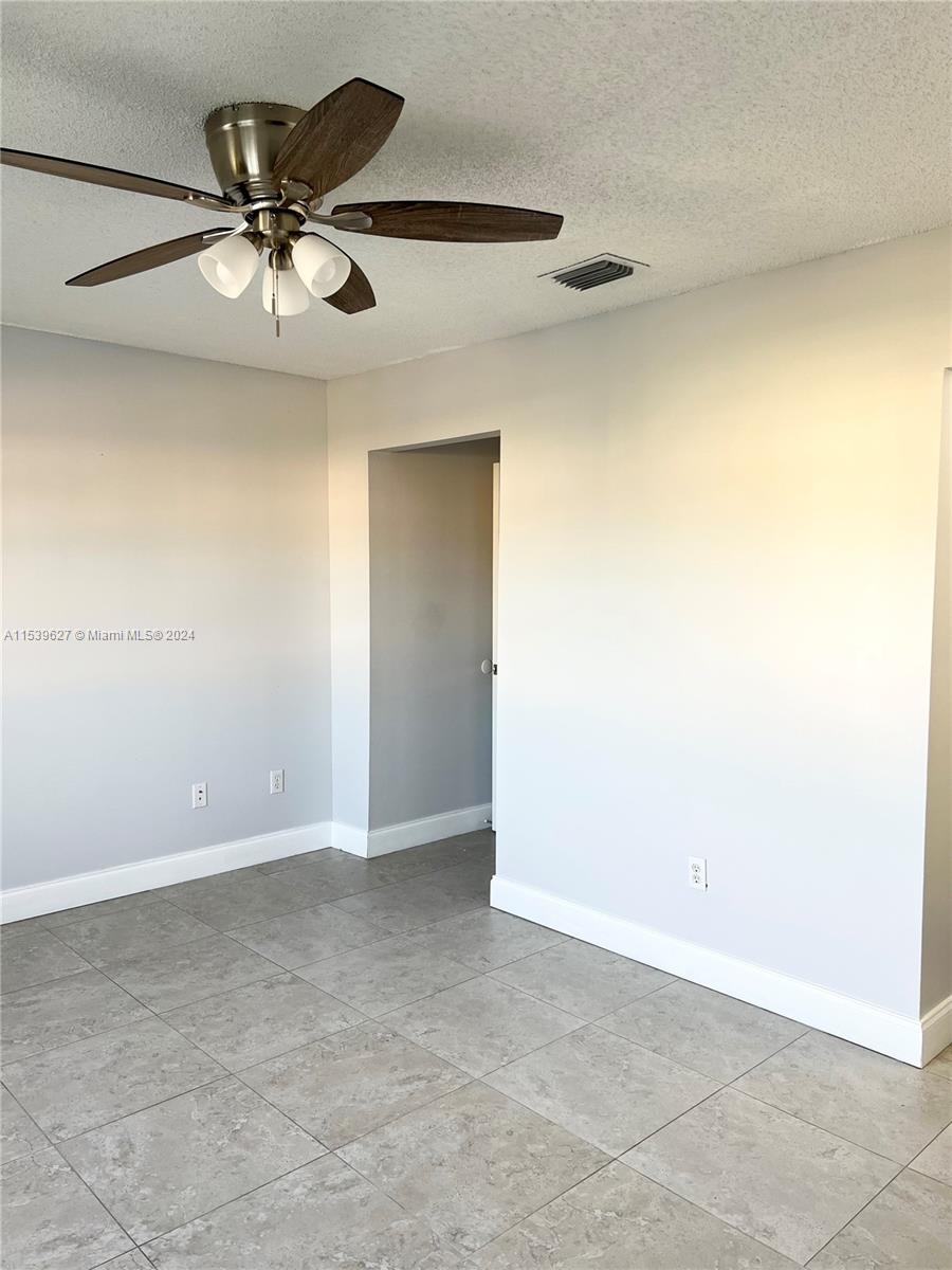 1017 Washington Cir 1017A, Homestead, Florida 33034, 3 Bedrooms Bedrooms, ,2 BathroomsBathrooms,Residentiallease,For Rent,1017 Washington Cir 1017A,A11539627