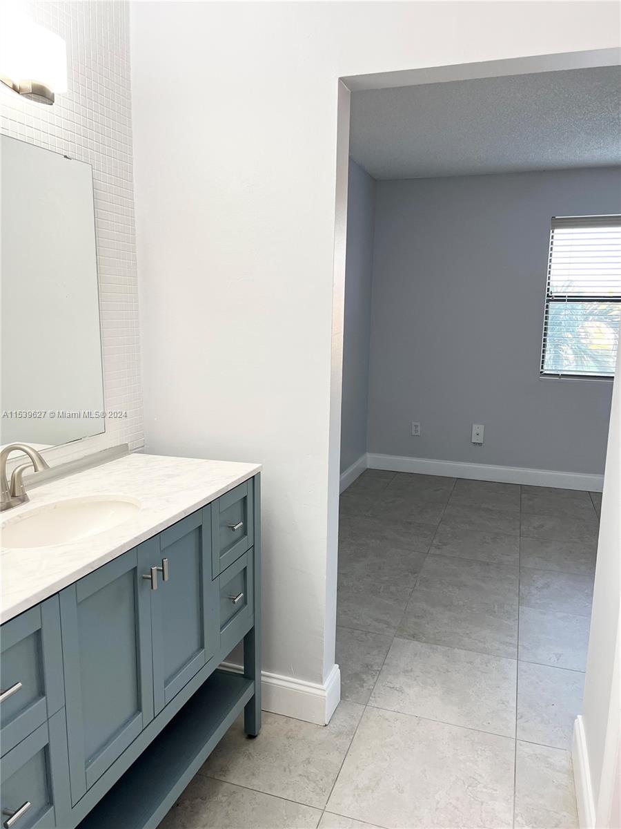 1017 Washington Cir 1017A, Homestead, Florida 33034, 3 Bedrooms Bedrooms, ,2 BathroomsBathrooms,Residentiallease,For Rent,1017 Washington Cir 1017A,A11539627