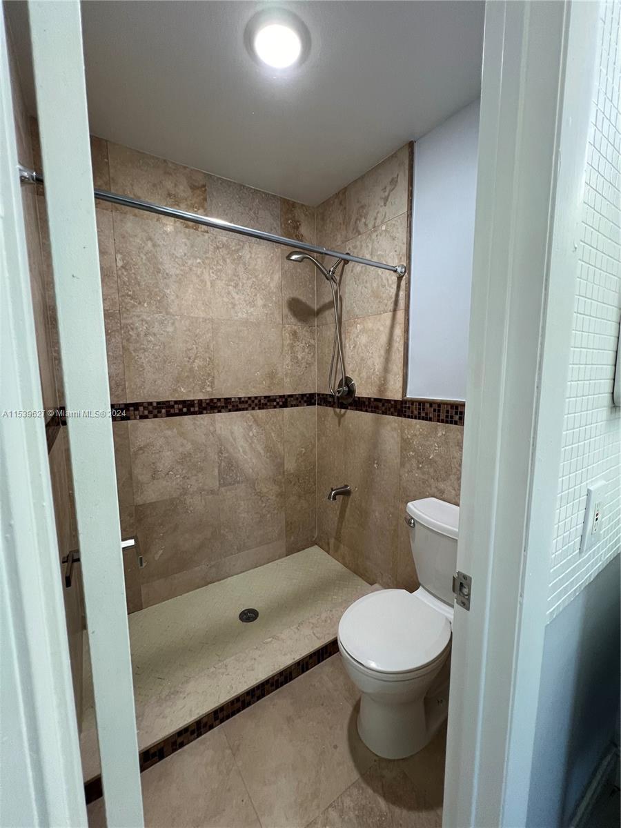 1017 Washington Cir 1017A, Homestead, Florida 33034, 3 Bedrooms Bedrooms, ,2 BathroomsBathrooms,Residentiallease,For Rent,1017 Washington Cir 1017A,A11539627