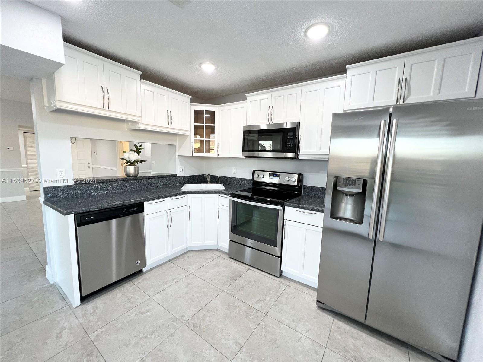 1017 Washington Cir 1017A, Homestead, Florida 33034, 3 Bedrooms Bedrooms, ,2 BathroomsBathrooms,Residentiallease,For Rent,1017 Washington Cir 1017A,A11539627