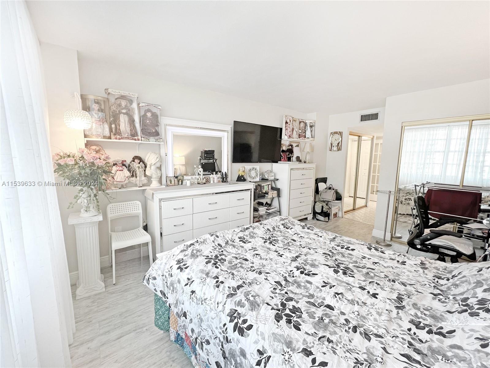 2801 183rd St, Aventura, FL, 33160 United States, 1 Bedroom Bedrooms, ,1 BathroomBathrooms,Residential,For Sale,183rd St,A11539633