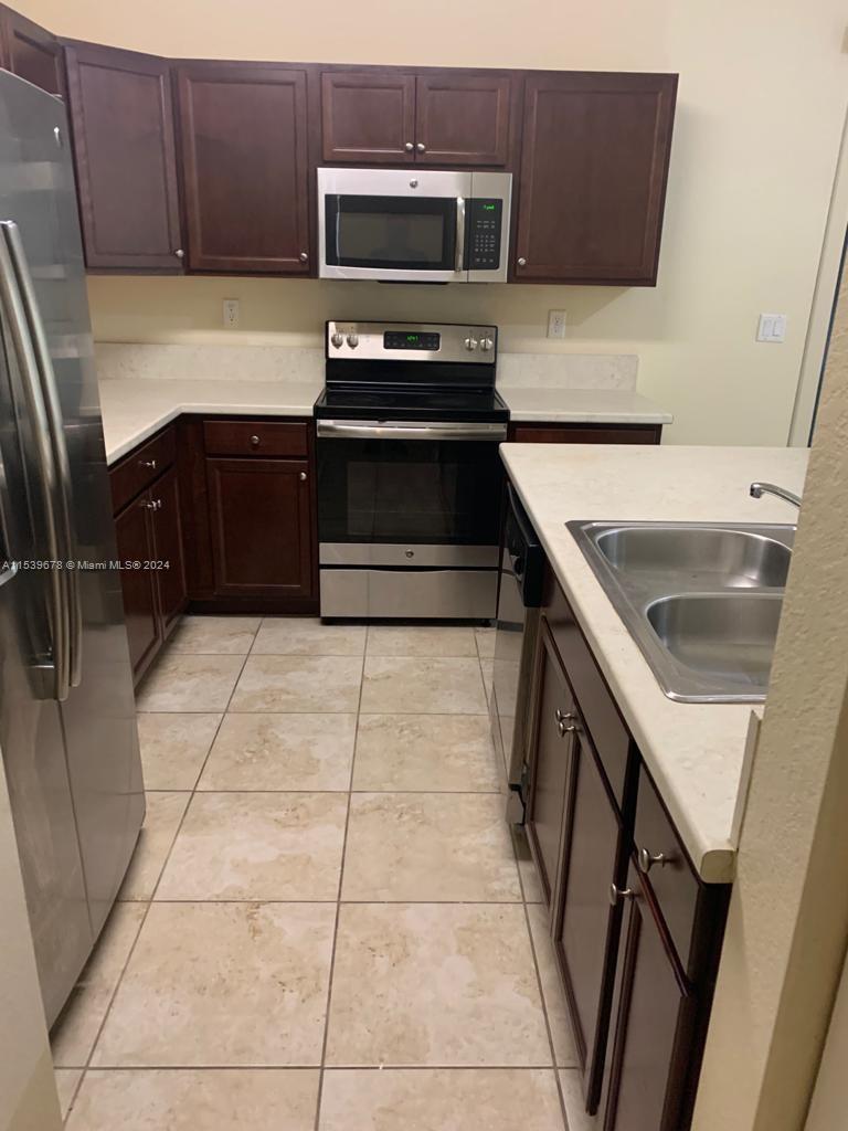 142 SE 28th Ter 10, Homestead, Florida 33033, 3 Bedrooms Bedrooms, ,3 BathroomsBathrooms,Residentiallease,For Rent,142 SE 28th Ter 10,A11539678