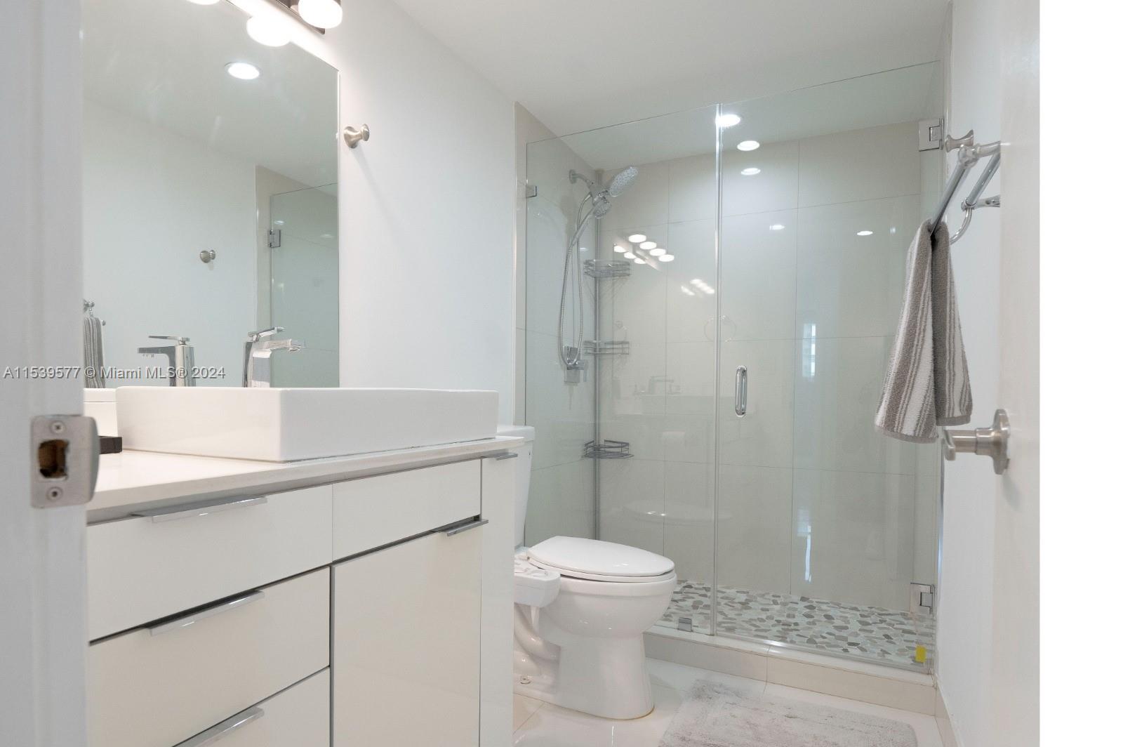 19380 Collins Ave, Sunny Isles Beach, FL, 33160 United States, 3 Bedrooms Bedrooms, ,2 BathroomsBathrooms,Residential,For Sale,Collins Ave,A11539577