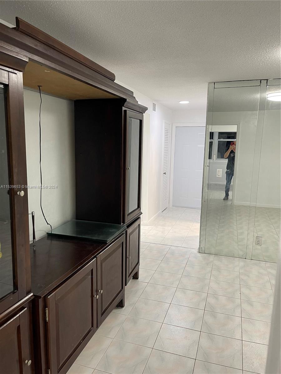233 NE 14th Ave 406, Hallandale Beach, Florida 33009, 1 Bedroom Bedrooms, ,1 BathroomBathrooms,Residential,For Sale,233 NE 14th Ave 406,A11539653