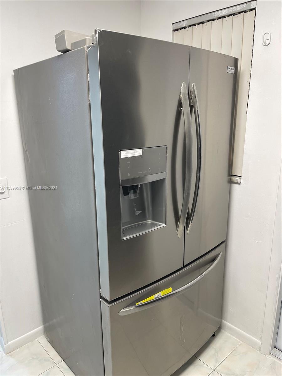 233 NE 14th Ave 406, Hallandale Beach, Florida 33009, 1 Bedroom Bedrooms, ,1 BathroomBathrooms,Residential,For Sale,233 NE 14th Ave 406,A11539653