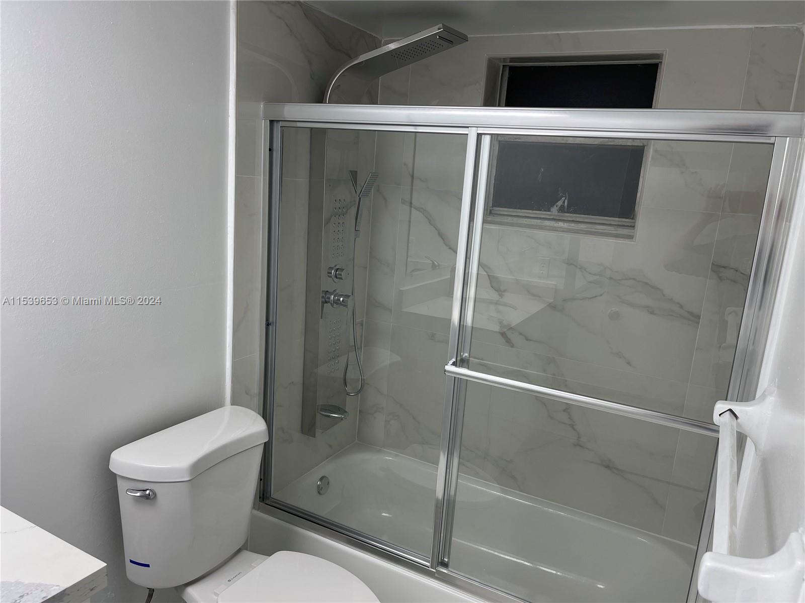 233 NE 14th Ave 406, Hallandale Beach, Florida 33009, 1 Bedroom Bedrooms, ,1 BathroomBathrooms,Residential,For Sale,233 NE 14th Ave 406,A11539653