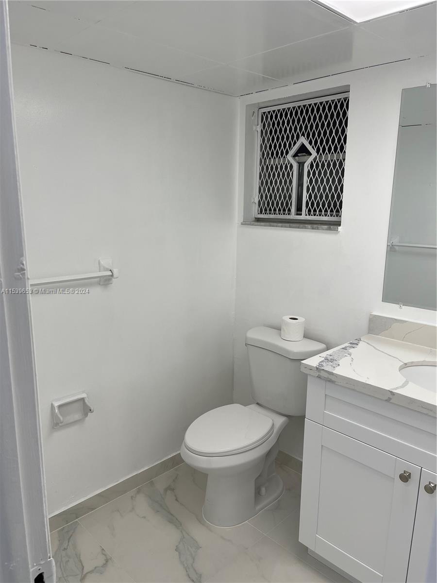 233 NE 14th Ave 406, Hallandale Beach, Florida 33009, 1 Bedroom Bedrooms, ,1 BathroomBathrooms,Residential,For Sale,233 NE 14th Ave 406,A11539653