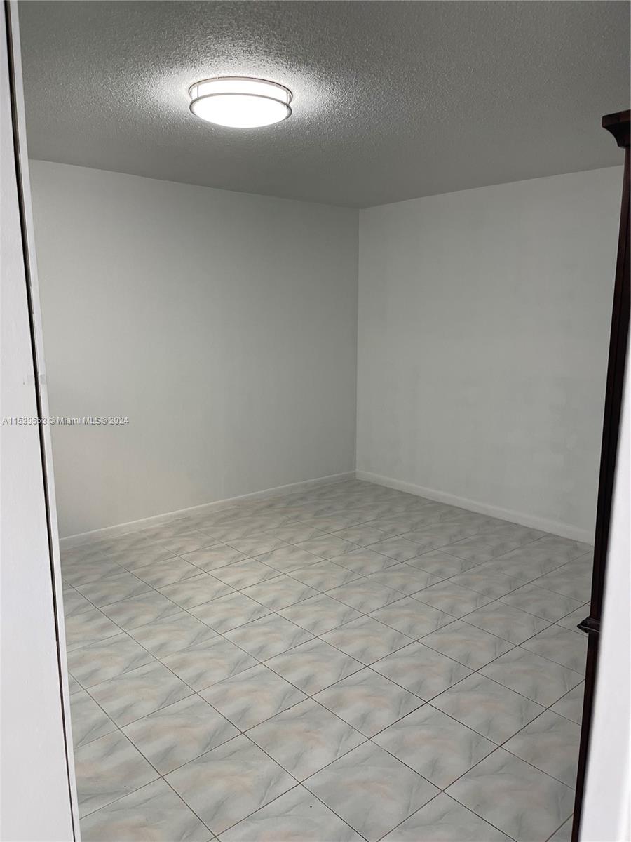 233 NE 14th Ave 406, Hallandale Beach, Florida 33009, 1 Bedroom Bedrooms, ,1 BathroomBathrooms,Residential,For Sale,233 NE 14th Ave 406,A11539653