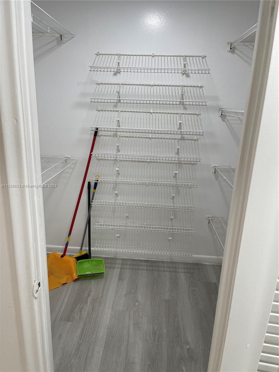 233 NE 14th Ave 406, Hallandale Beach, Florida 33009, 1 Bedroom Bedrooms, ,1 BathroomBathrooms,Residential,For Sale,233 NE 14th Ave 406,A11539653