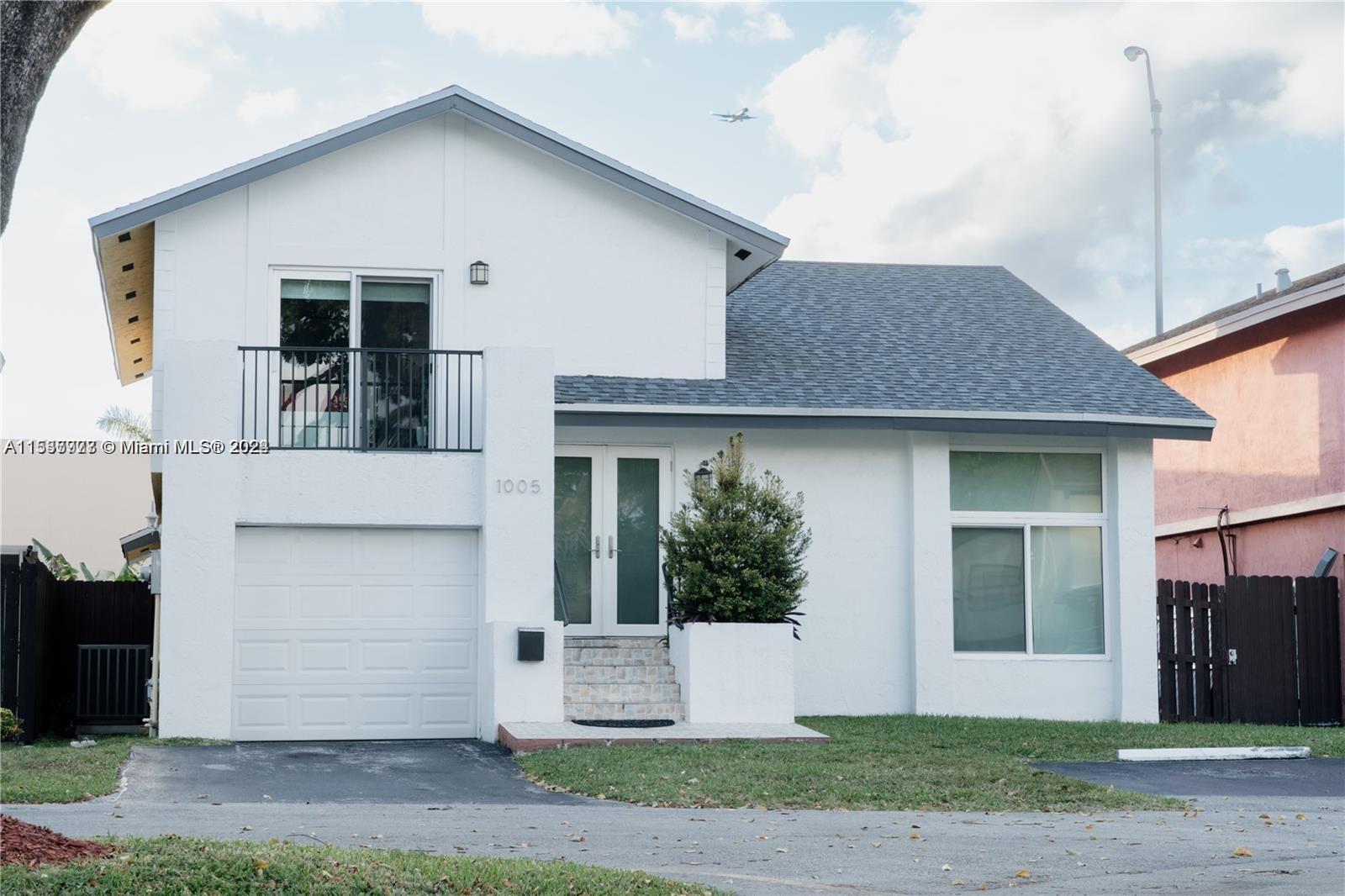 1005 NW 106th Ave Cir, Miami, Florida 33172, 4 Bedrooms Bedrooms, ,3 BathroomsBathrooms,Residentiallease,For Rent,1005 NW 106th Ave Cir,A11537977