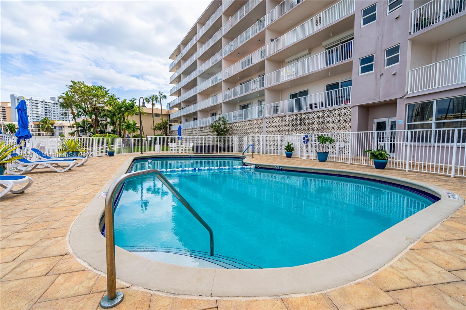 400 Golden Isles Dr 47, Hallandale Beach, Florida 33009, 2 Bedrooms Bedrooms, ,2 BathroomsBathrooms,Residentiallease,For Rent,400 Golden Isles Dr 47,A11539651