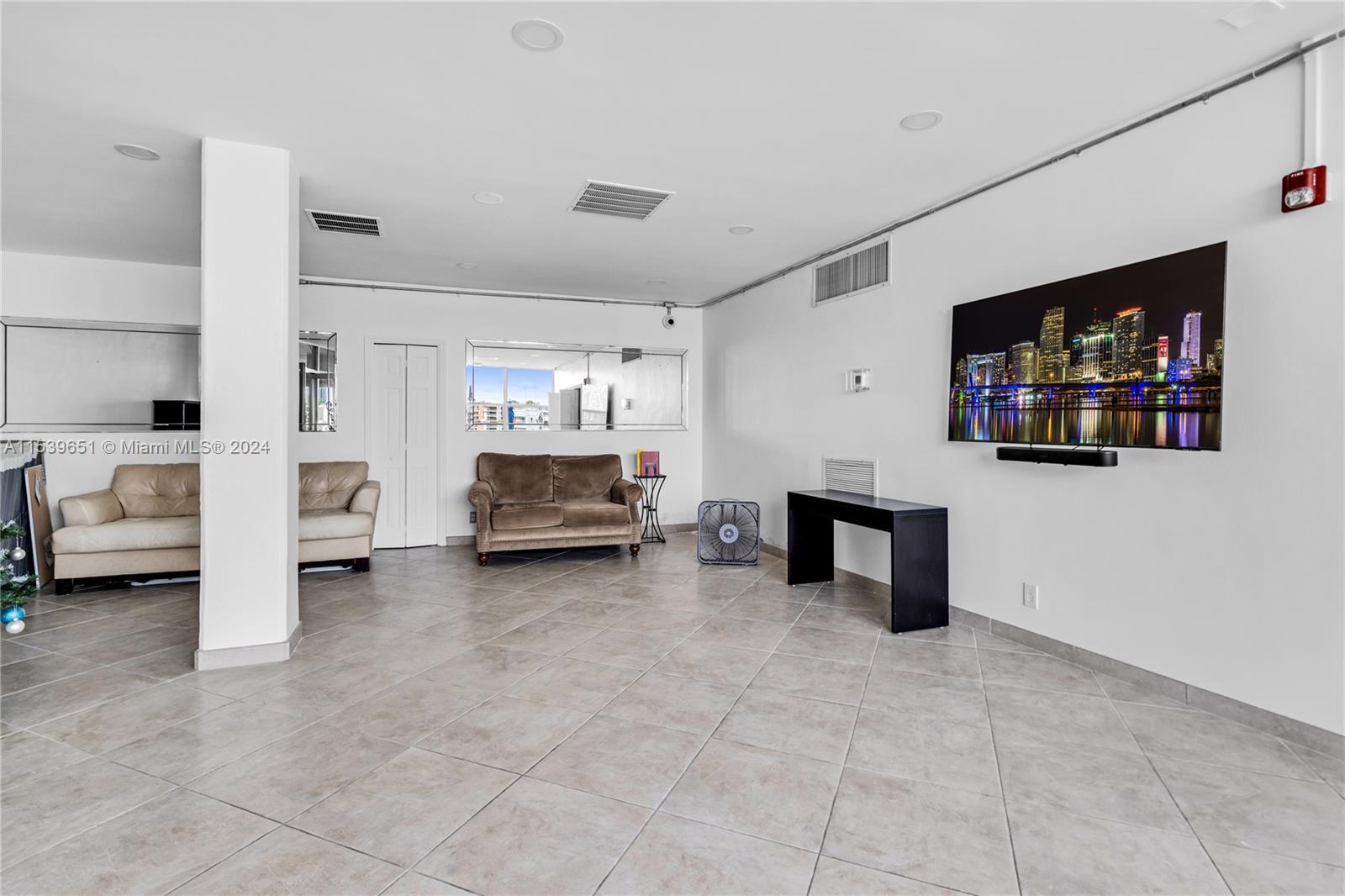 400 Golden Isles Dr 47, Hallandale Beach, Florida 33009, 2 Bedrooms Bedrooms, ,2 BathroomsBathrooms,Residentiallease,For Rent,400 Golden Isles Dr 47,A11539651