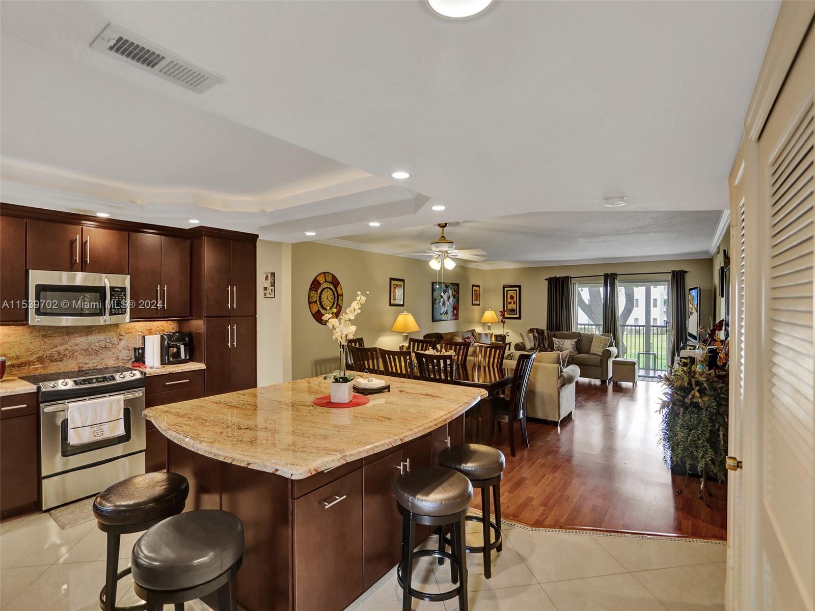 211 Hollybrook Dr, Pembroke Pines, FL, 33025 United States, 2 Bedrooms Bedrooms, ,2 BathroomsBathrooms,Residential,For Sale,Hollybrook Dr,A11539702