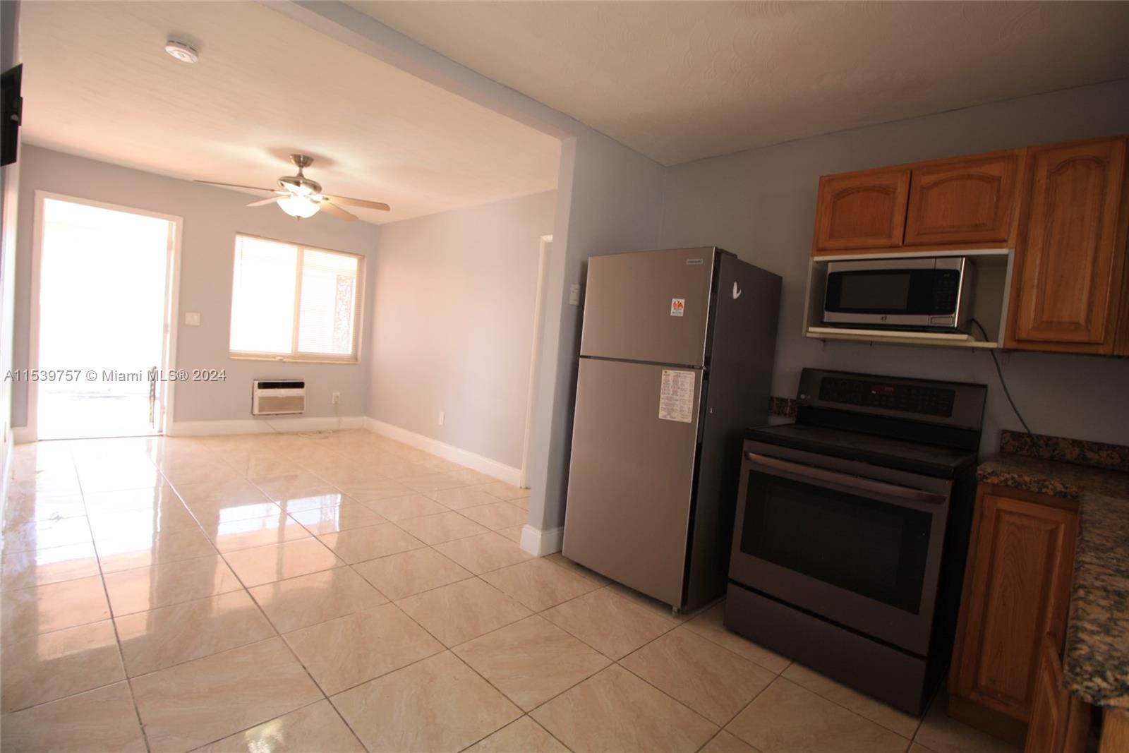 317 SE 2 nd St 1, Hallandale Beach, Florida 33009, 1 Bedroom Bedrooms, ,1 BathroomBathrooms,Residentiallease,For Rent,317 SE 2 nd St 1,A11539757