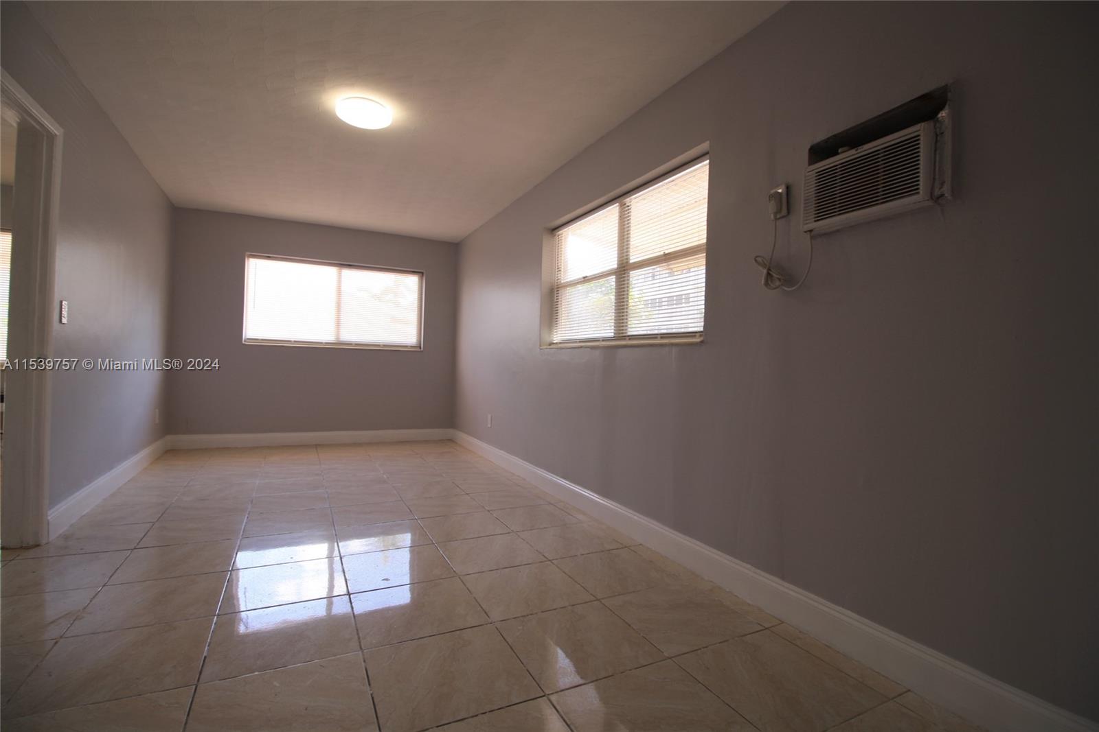 317 SE 2 nd St 1, Hallandale Beach, Florida 33009, 1 Bedroom Bedrooms, ,1 BathroomBathrooms,Residentiallease,For Rent,317 SE 2 nd St 1,A11539757
