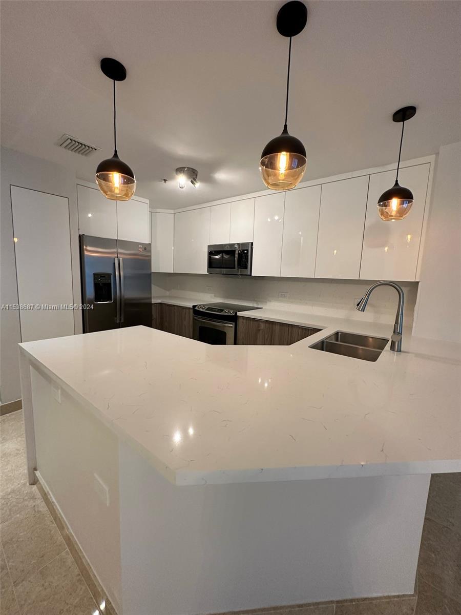 801 Brickell Key Blvd 809, Miami, Florida 33131, 3 Bedrooms Bedrooms, ,3 BathroomsBathrooms,Residentiallease,For Rent,801 Brickell Key Blvd 809,A11538687