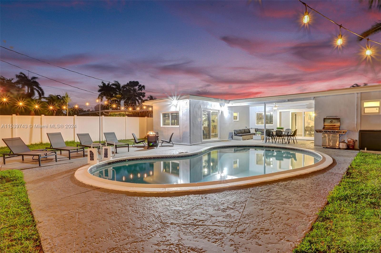 1426 Coolidge St, Hollywood, Florida 33020, 5 Bedrooms Bedrooms, ,3 BathroomsBathrooms,Residential,For Sale,1426 Coolidge St,A11539743