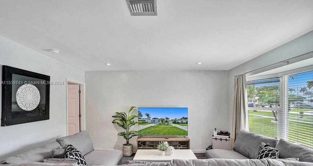 1426 Coolidge St, Hollywood, Florida 33020, 5 Bedrooms Bedrooms, ,3 BathroomsBathrooms,Residential,For Sale,1426 Coolidge St,A11539743