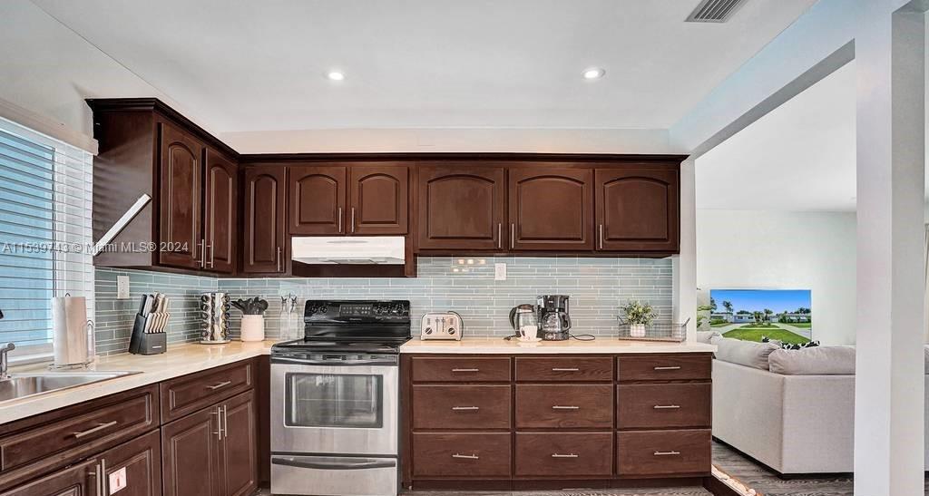 1426 Coolidge St, Hollywood, Florida 33020, 5 Bedrooms Bedrooms, ,3 BathroomsBathrooms,Residential,For Sale,1426 Coolidge St,A11539743