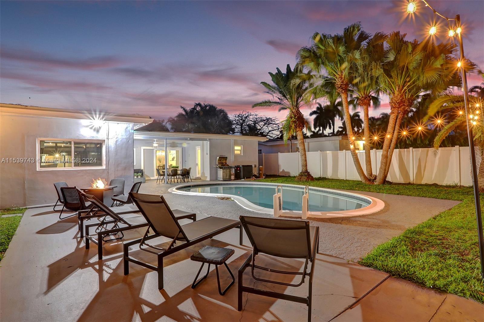 1426 Coolidge St, Hollywood, Florida 33020, 5 Bedrooms Bedrooms, ,3 BathroomsBathrooms,Residential,For Sale,1426 Coolidge St,A11539743