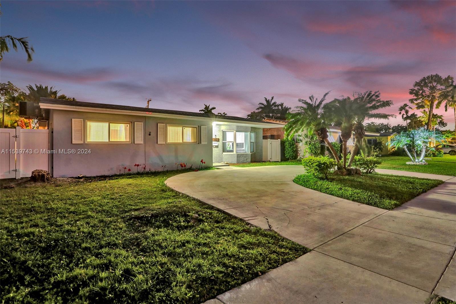 1426 Coolidge St, Hollywood, Florida 33020, 5 Bedrooms Bedrooms, ,3 BathroomsBathrooms,Residential,For Sale,1426 Coolidge St,A11539743